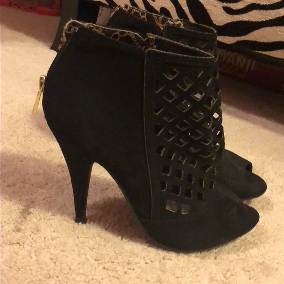 Shoes - Picture 2 of 3